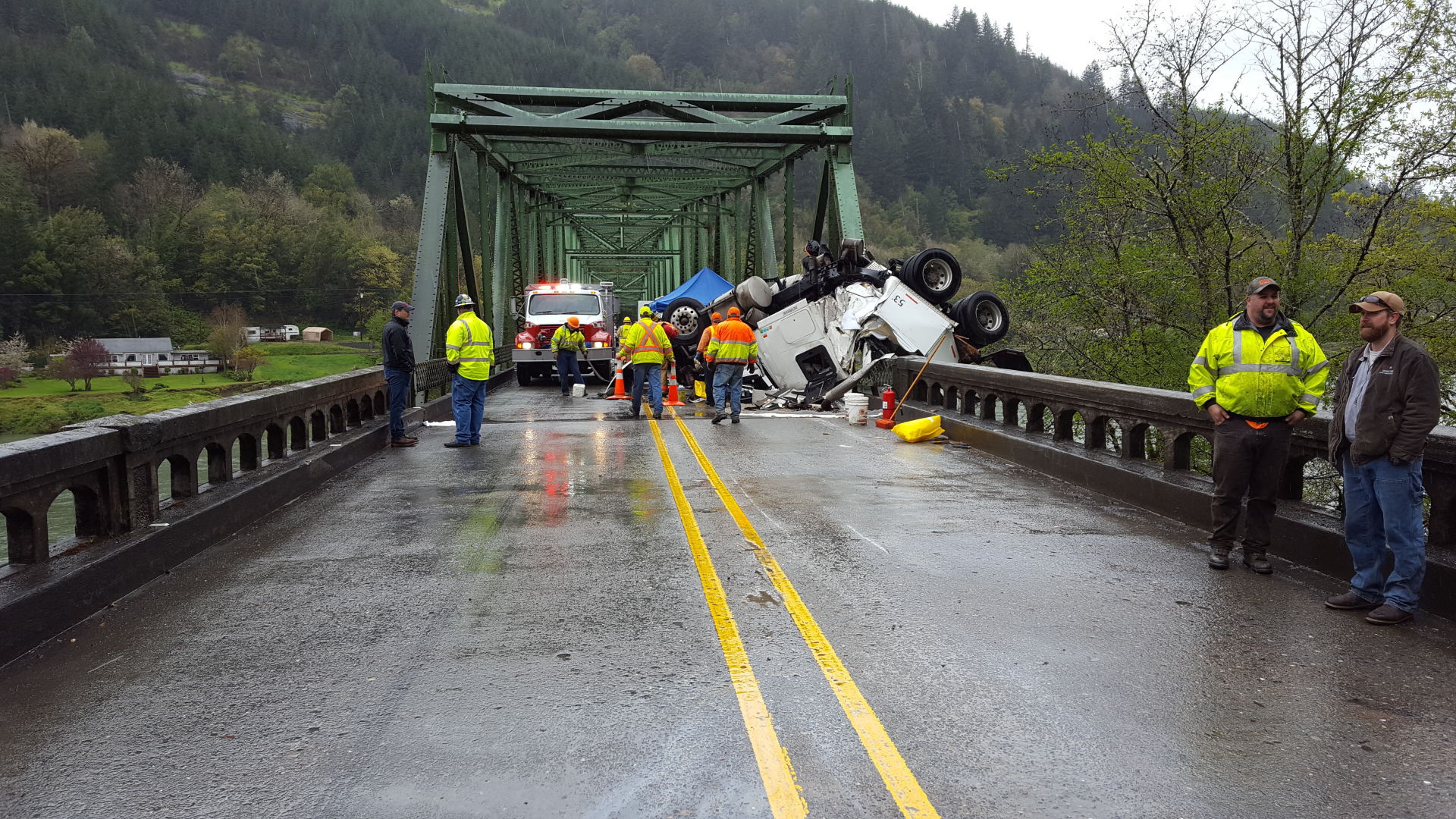 Scottsburg Bridge crash far